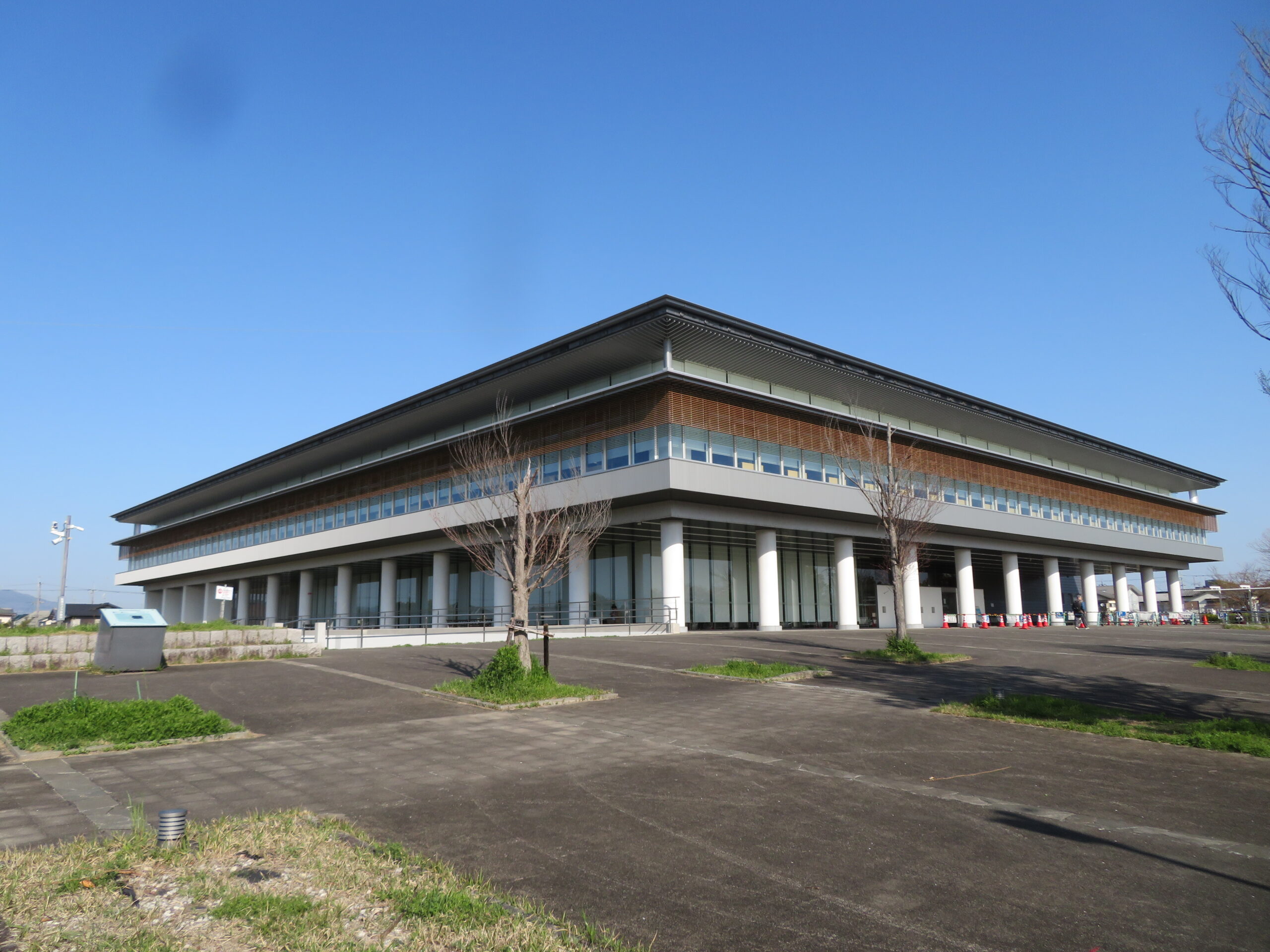 ④図情館　外観①
